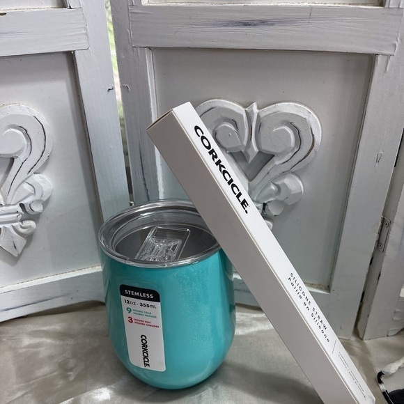 Corkcicle 12 oz Turquoise Wine Tumbler & Straw - Picture 5 of 10